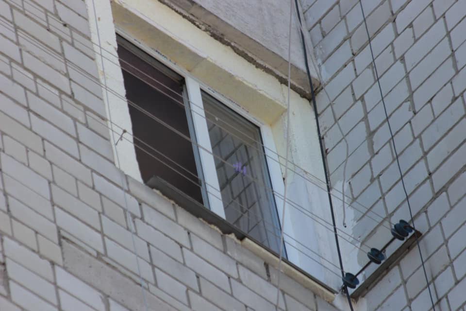 окно, из которого выпал ребенок во Львовое