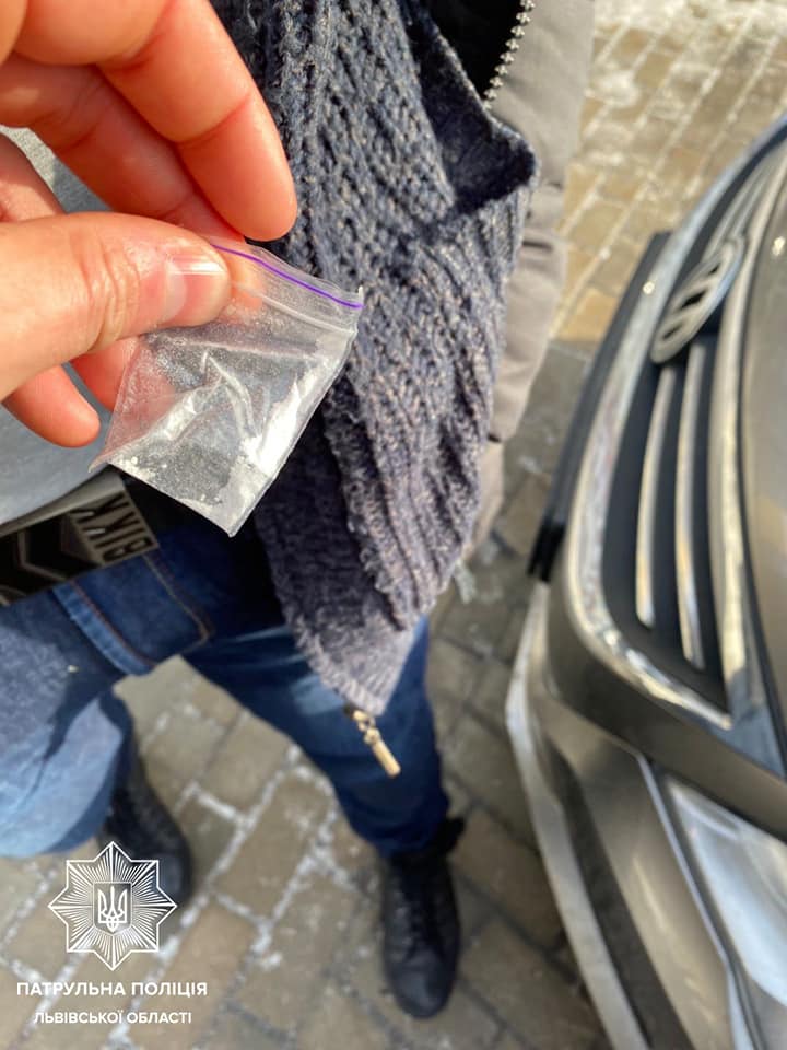 Во Львове задержали угонщиков-неудачников. Фото: facebook.com/lvivpolice