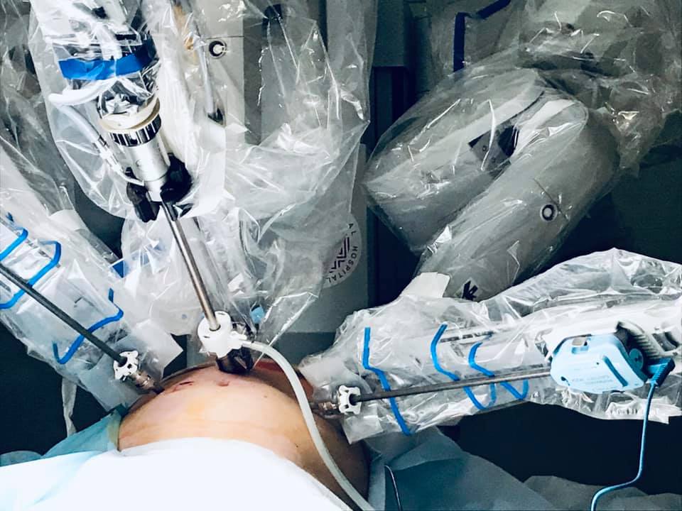 Робот-хирург Da Vinci впервые прооперировал без единого разреза пациента во Львове. Фото: facebook.com/ulyana.samchuk